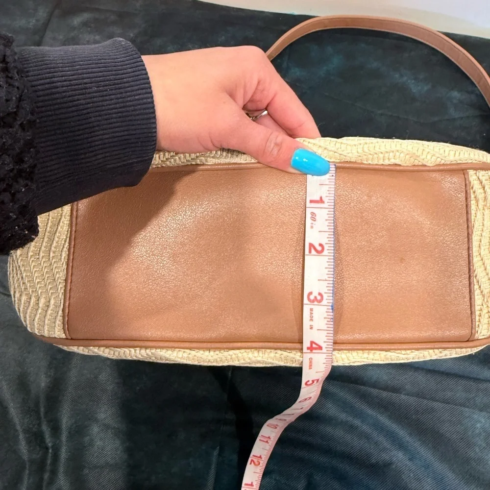 🔥Etienne Aigner Woven Cream Shoulder Bag with Brown Trim EUC🔥